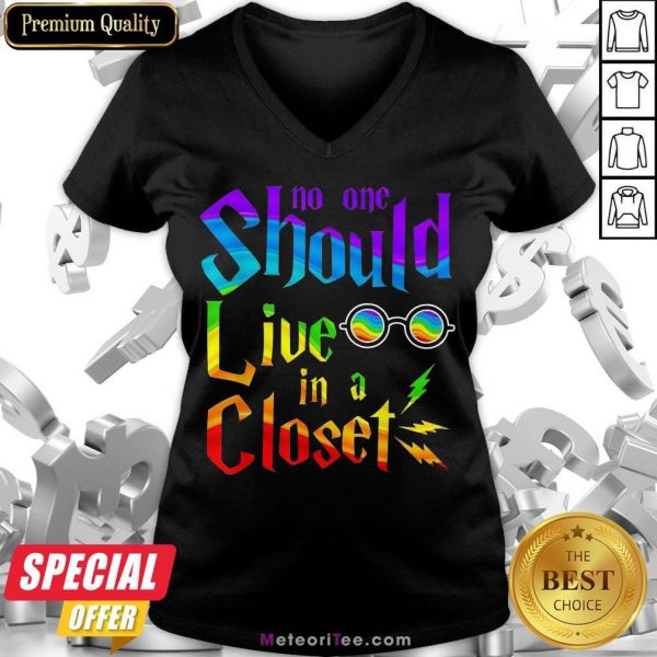 Nice Lgbt No One Should Live In A Closet V-neck- Design by Meteoritee.com