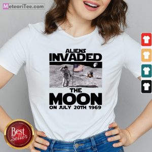 Premium Aliens Invaded The Moon On July 20th 1969 V-neck