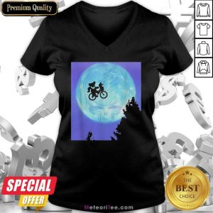 Bear Cycling The Moon Grateful Dead V-neck - Design By Meteoritee.com
