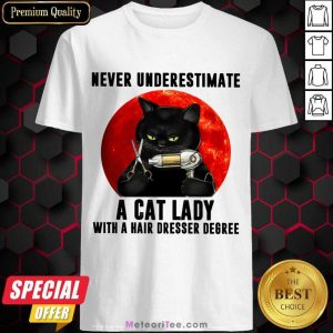 Never Underestimate A Cat Lady With A Hairdresser Degree Shirt